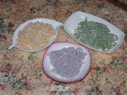 Make Colored hand noodles step 5
