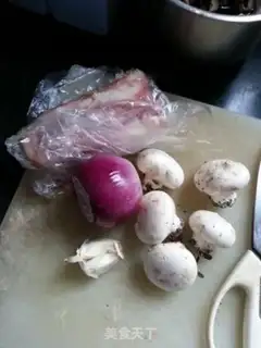 Make Cream bacon mushroom pasta step 1