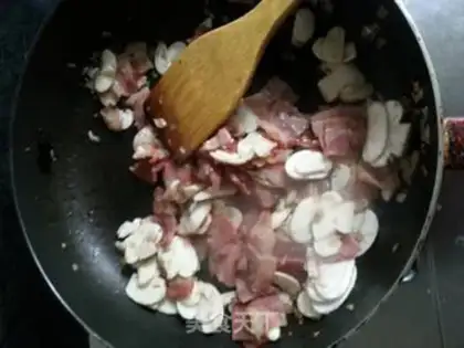 Make Cream bacon mushroom pasta step 8