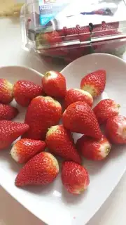 Make Strawberry shakes step 0
