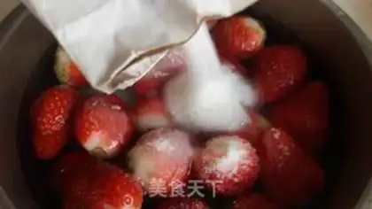 Make Strawberry shakes step 1