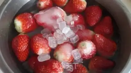 Make Strawberry shakes step 2
