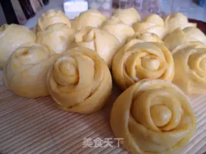 Make Yellow rose buns step 8