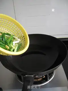 Make The left mouth. Fish step 4