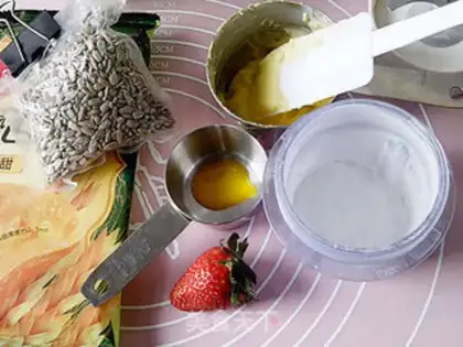 Make Strawberry carcass step 0
