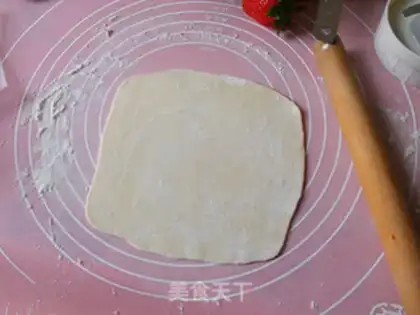 Make Strawberry carcass step 1