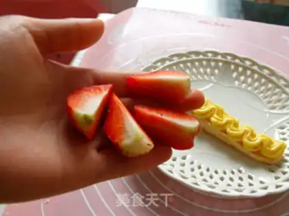Make Strawberry carcass step 6