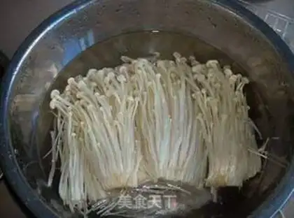Make Bacon pins and mushrooms step 1