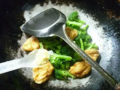 Make The pasta, the broccoli step 6