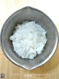 Make Double tomatoes for fried rice step 1