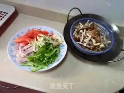 Make A dry pot of tea and mushrooms step 0