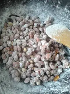 Make Hanging frost peanuts step 5
