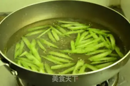 Make The Celery Lily step 2