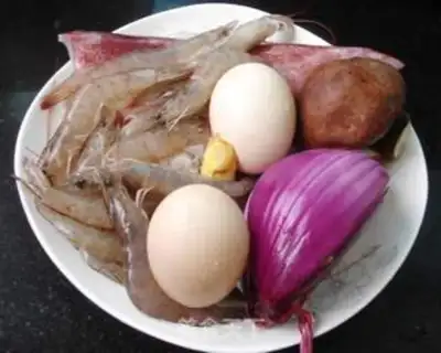 Make Onion seafood soup step 0