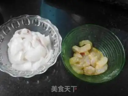 Make Onion seafood soup step 1