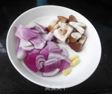 Make Onion seafood soup step 2