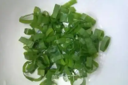 Make Cracker onion fried eggs step 0