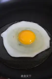 Make Egg sandwich step 2