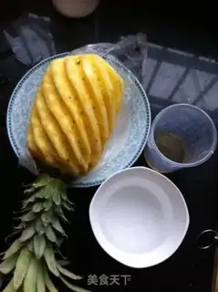 Make Fresh pineapple juice step 0