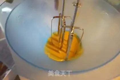 Make French salad sauce step 1