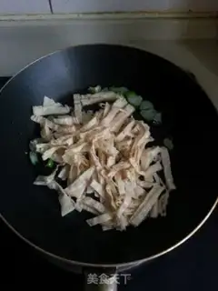 Make Garlic fried eggs step 3