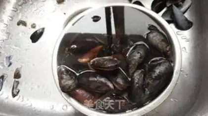 Make The peppers are fried step 0