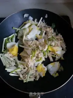 Make Garlic fried eggs step 5