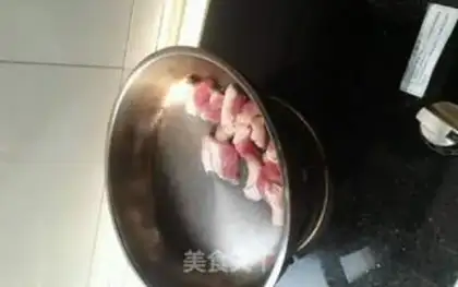 Make Hot cabbage and fried meat step 2