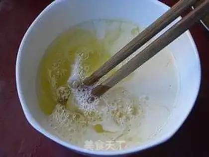 Make Cranberry milk steamed eggs step 2