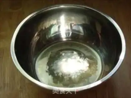 Make raisin yolks step 1