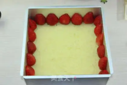Make Eight-inch strawberry mousse cake step 2