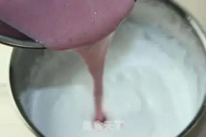 Make Eight-inch strawberry mousse cake step 9