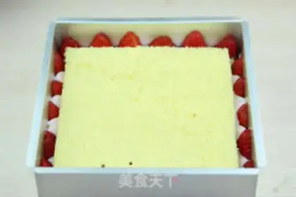 Make Eight-inch strawberry mousse cake step 11