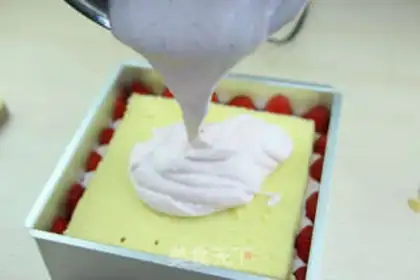 Make Eight-inch strawberry mousse cake step 12
