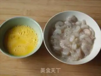 Make Shrimp fried eggs step 1
