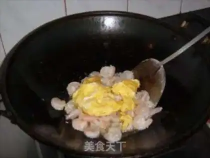 Make Shrimp fried eggs step 4