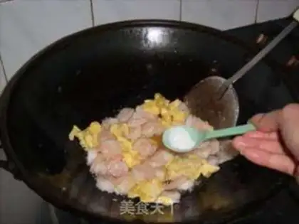 Make Shrimp fried eggs step 5