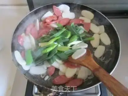 Make Sausage pastries step 4