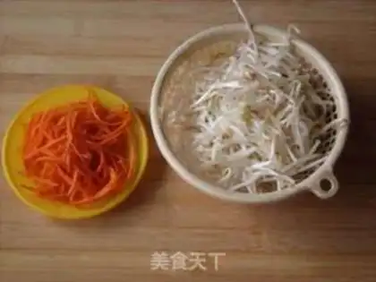 Make Green bean sprouts with carrots step 1