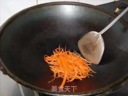Make Green bean sprouts with carrots step 2