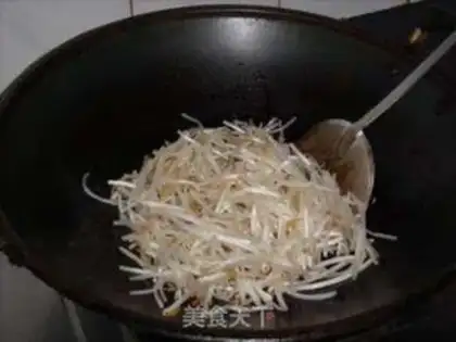 Make Green bean sprouts with carrots step 3