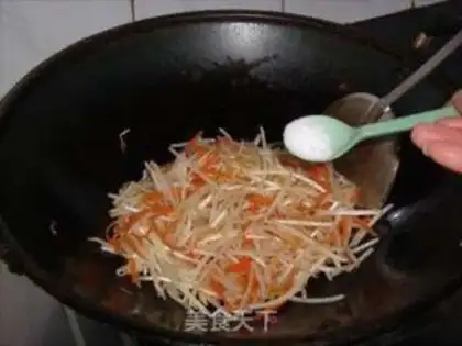 Make Green bean sprouts with carrots step 4