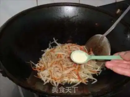 Make Green bean sprouts with carrots step 5