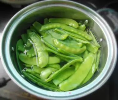 Make Weenie fried Dutch beans step 3