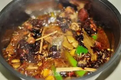 Make Spicy red soup pan step 1