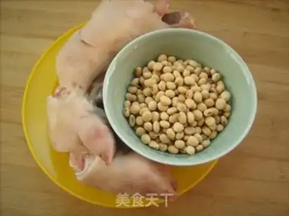 Make Soybeans pork soup step 0