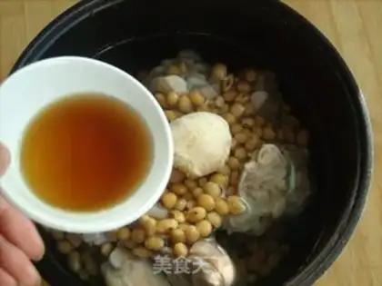 Make Soybeans pork soup step 5