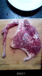 Make Black pepper duck leg step 1