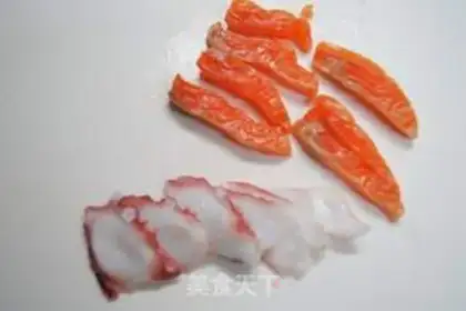 Make Seafood sushi rolls step 1