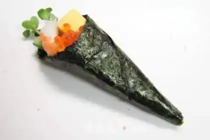 Make Seafood sushi rolls step 7